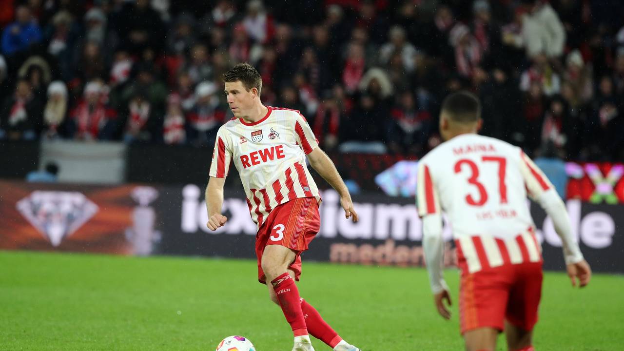 Dominique Heintz mit dem Ball am Fuß.