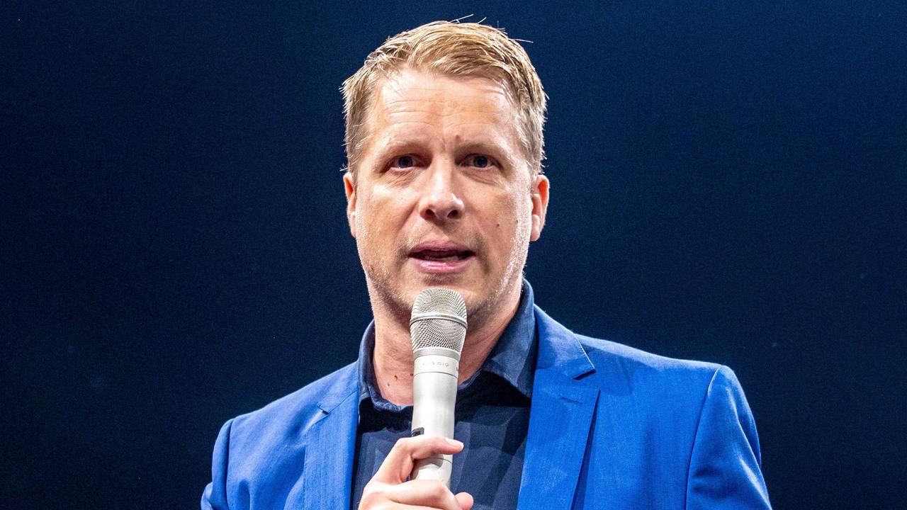 Comedian Oliver Pocher spricht beim Event „Beat & Box“ mit Musik und Boxkämpfen als Ringsprecher.