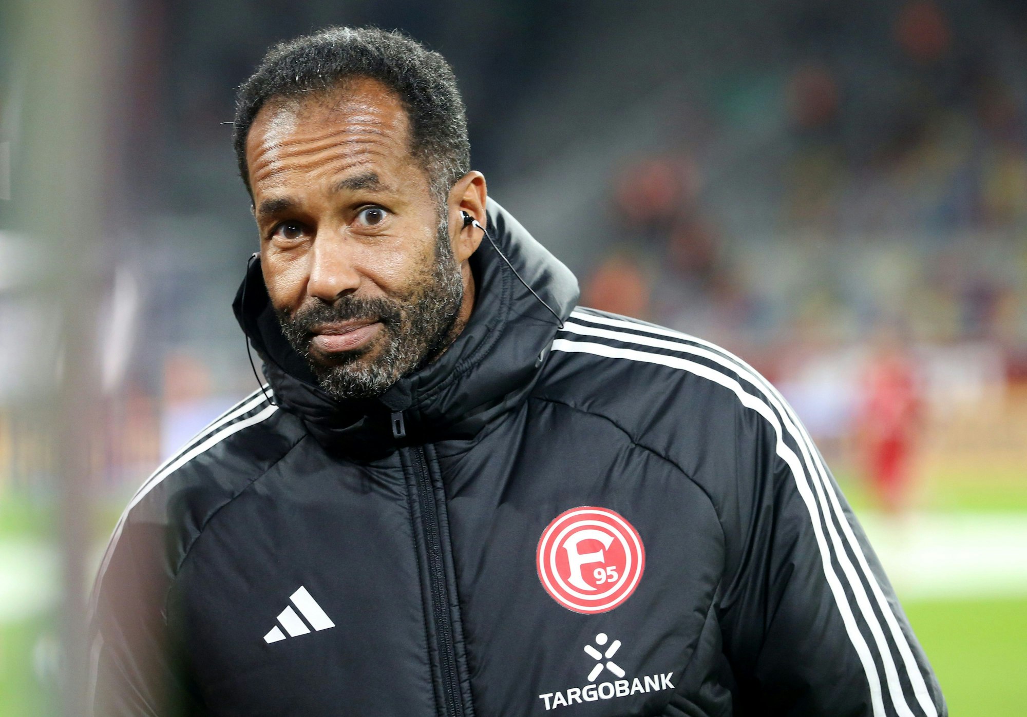 Fortuna-Trainer Daniel Thioune guckt in die Kamera.