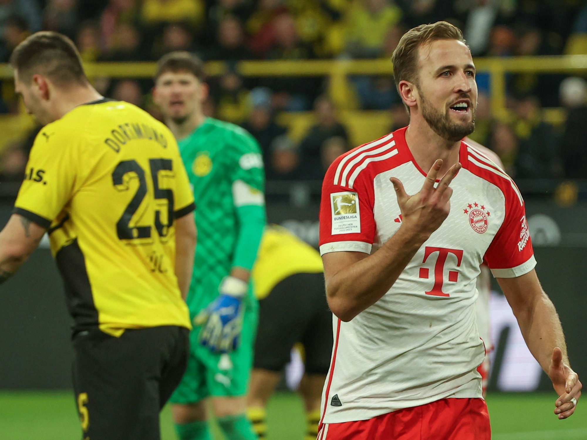Harry Kane bejubelt seinen Dreierpack in Dortmund.