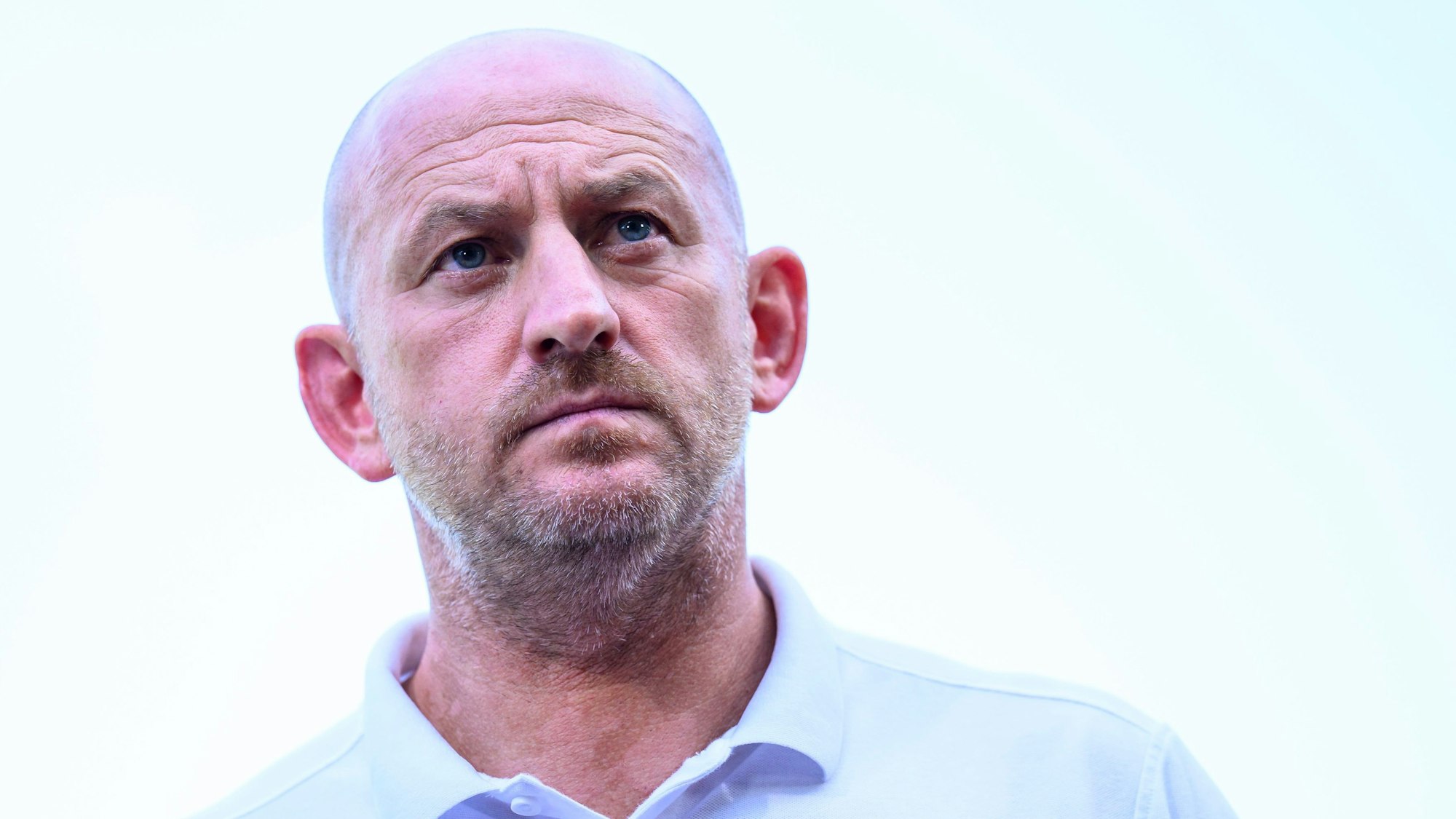 Darmstadts Trainer Torsten Lieberknecht schaut ernst.