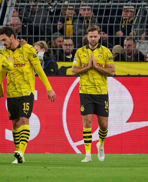 Dortmunds Niclas Füllkrug (r) jubelt über sein Tor zum 1:0.