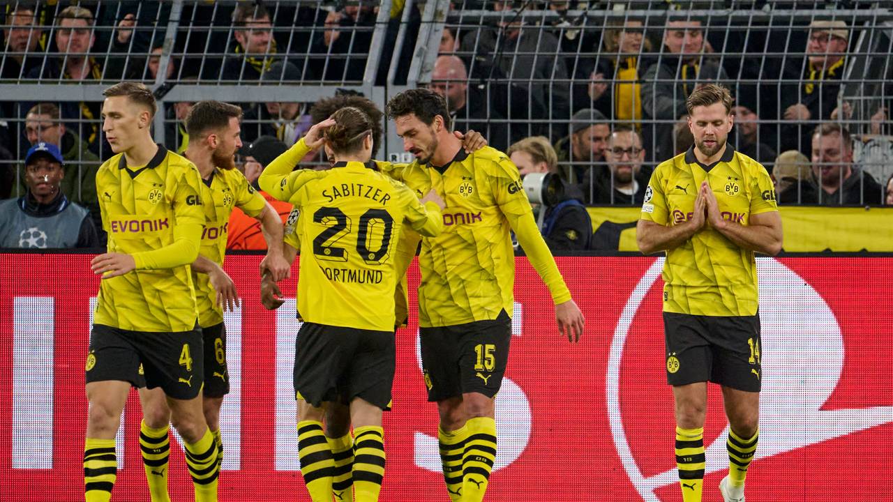 Dortmunds Niclas Füllkrug (r) jubelt über sein Tor zum 1:0.