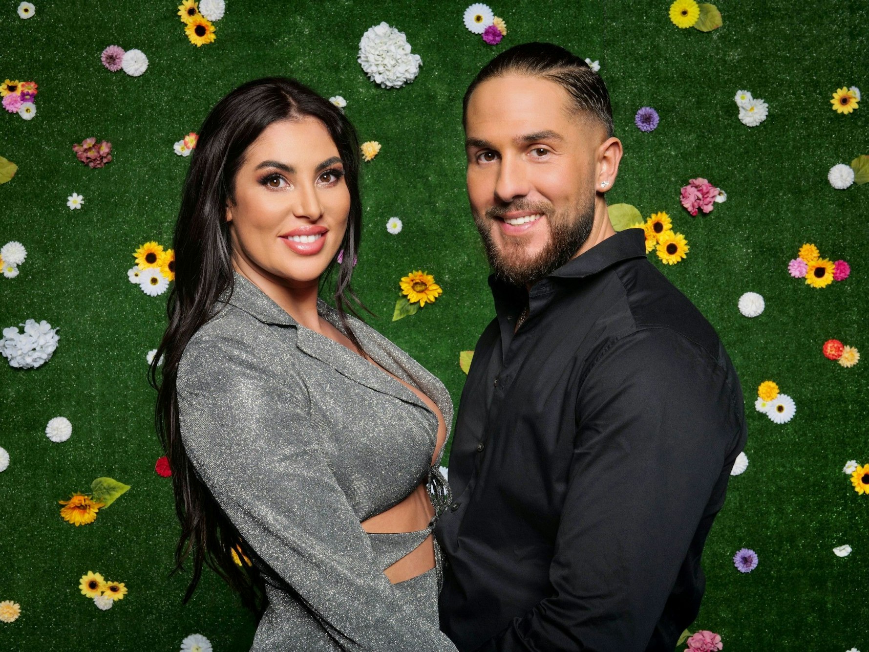 Das Foto zeigt die Reality-Bekanntheiten Maurice Dziwak und Ricarda „Ricky“ Raatz.