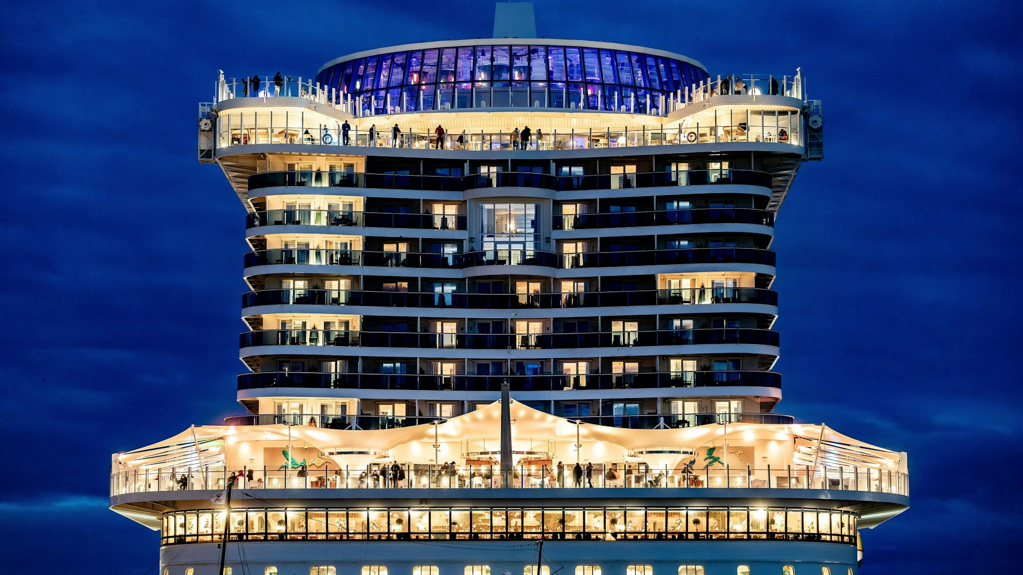 Die Aida Nova liegt im Hafen.