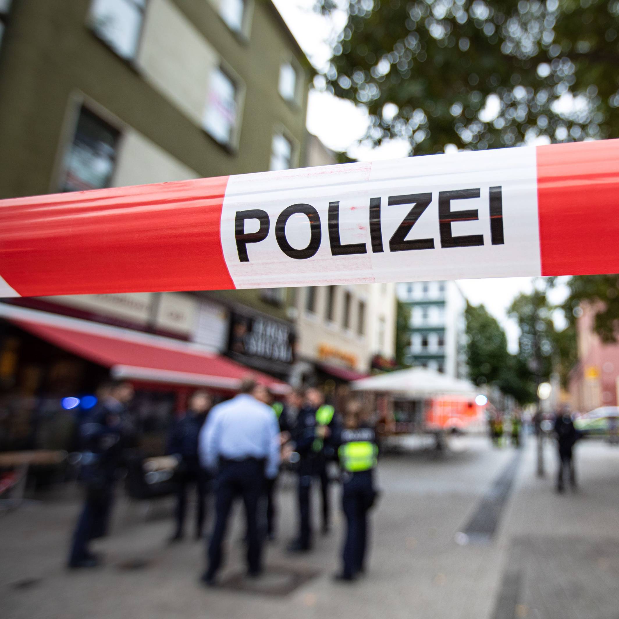 Polizei-Absperrband an einem Tatort. (Symbolfoto)