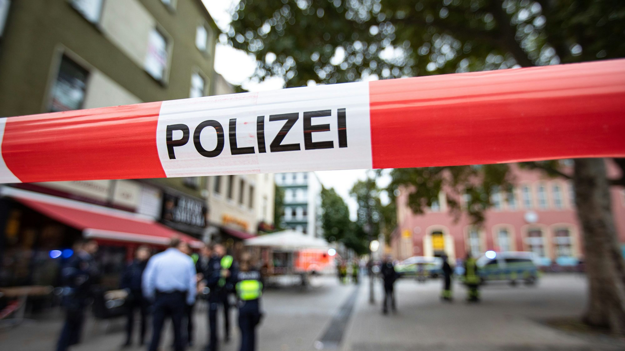 Polizei tape blocks street