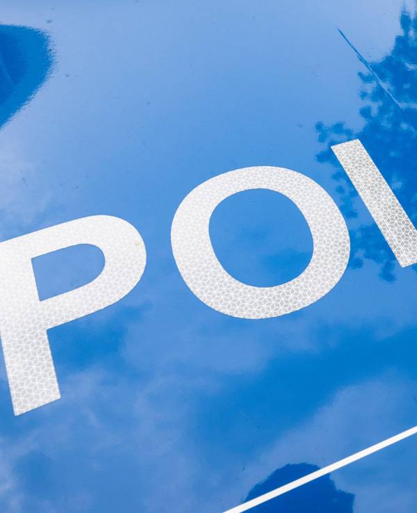 Die Polizei fahndet nach einer vermissten Person. (Symbolfoto)