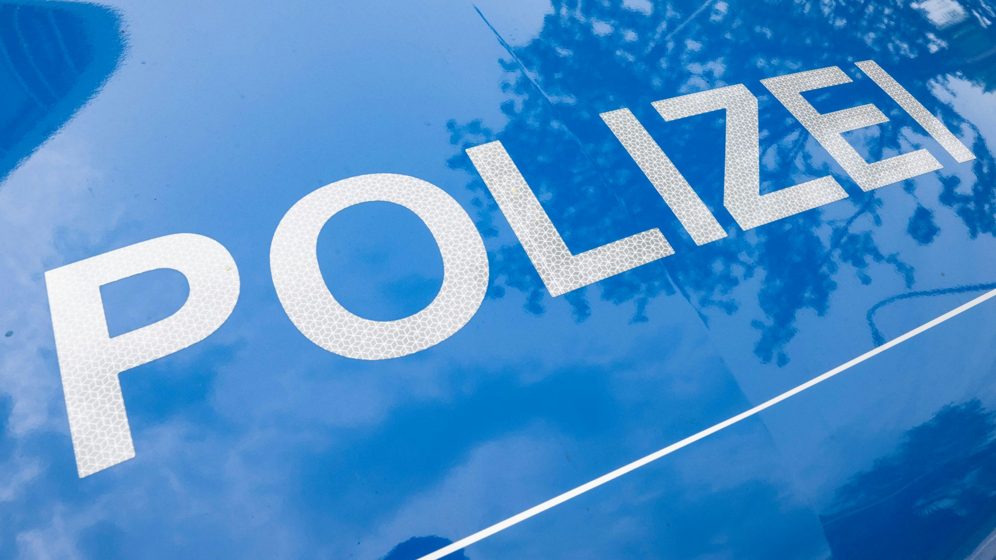 Die Polizei fahndet nach einem Diebstahl. (Symbolfoto)