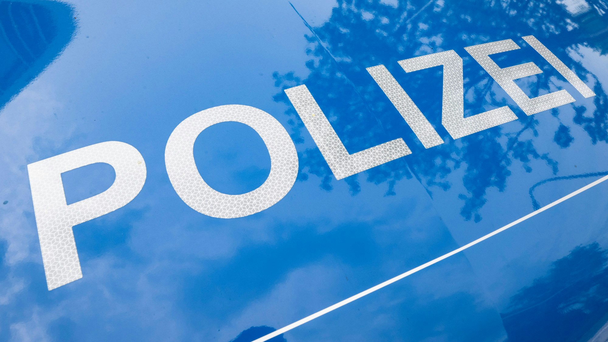 Polizei ermittelt nach Unfallflucht in Bonn. (Symbolfoto)