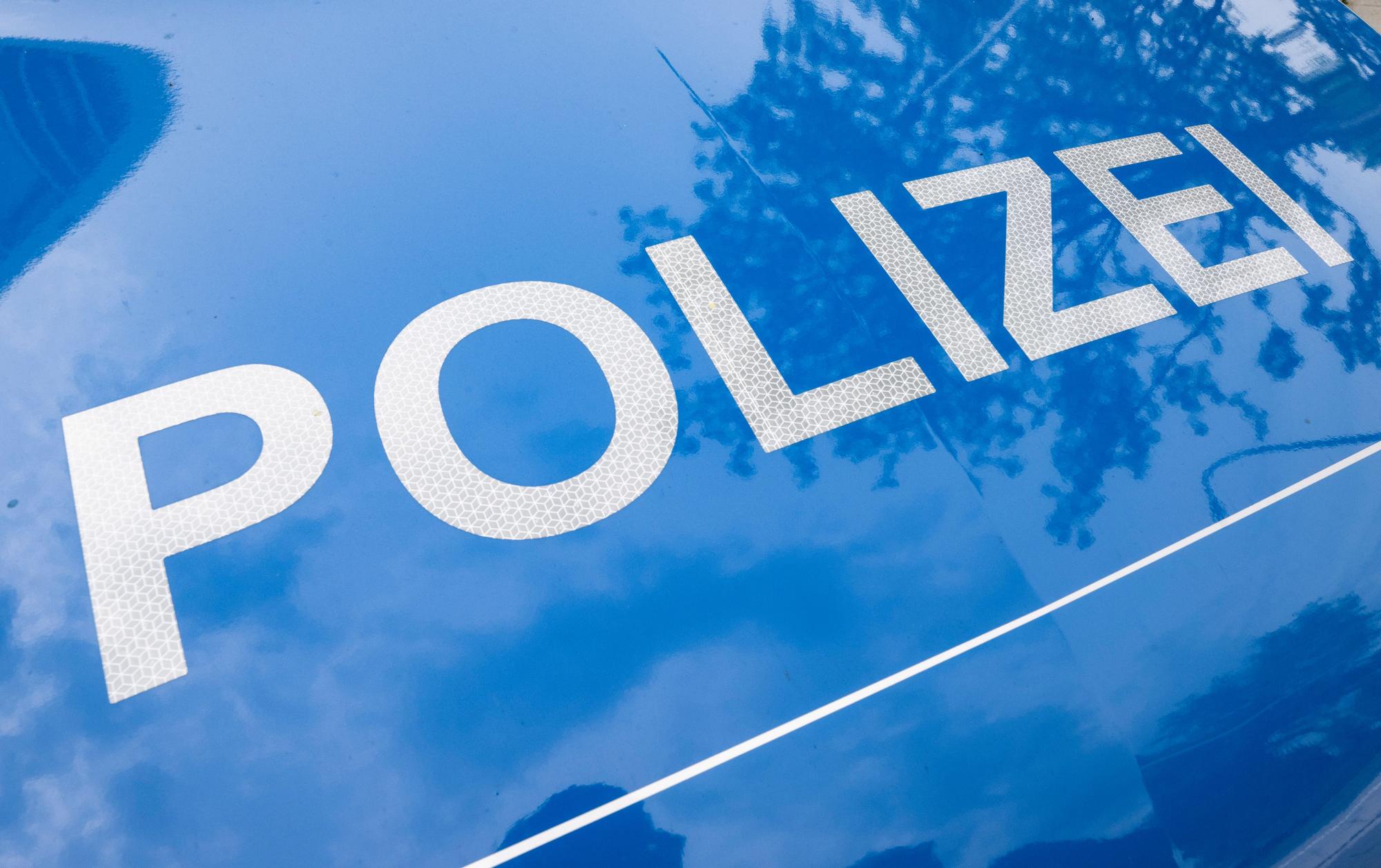 Die Polizei fahndet nach einer vermissten Person. (Symbolfoto)