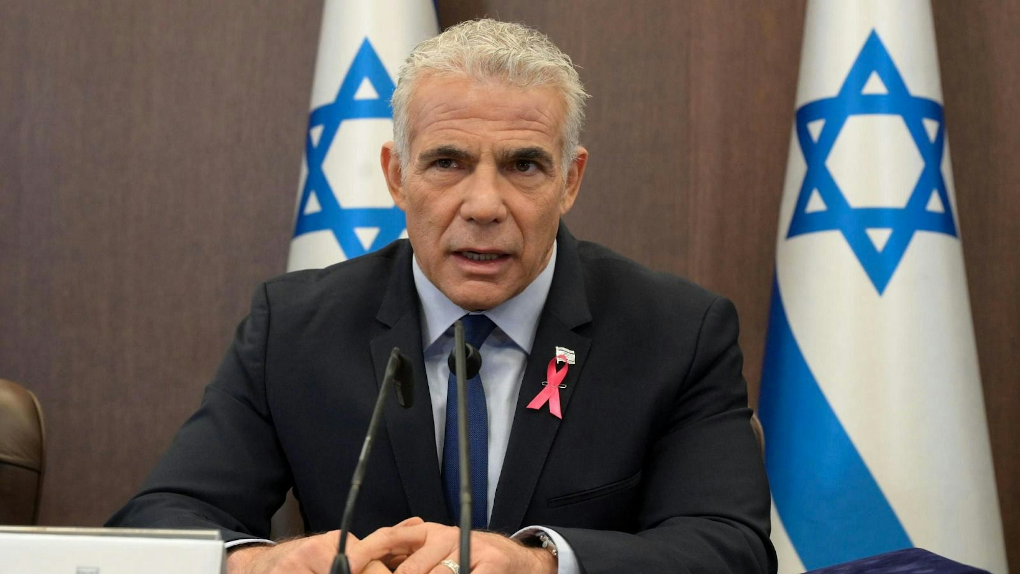 Jair Lapid während der Kabinettssitzung.