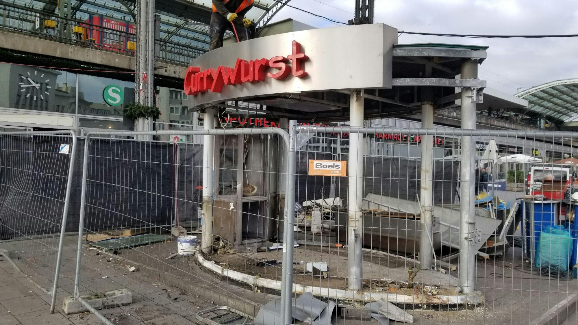 Die Currywurst-Bude am Breslauer Platz wird abgerissen