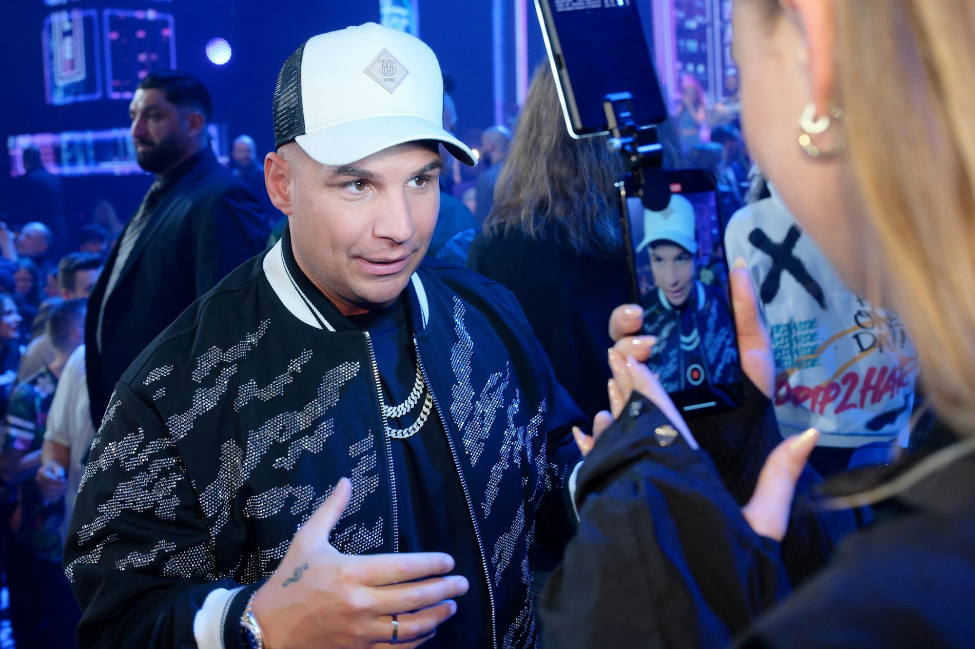 Juror Pietro Lombardi steht nach dem Finale der Castingshow „Deutschland sucht den Superstar“ auf der Bühne.