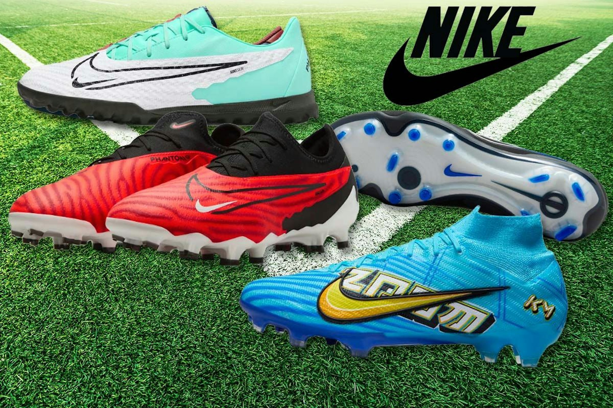 Nike Fußballschuhe mit Fußballfeld im Hintergrund und Nike Logo.