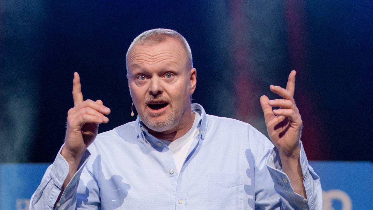 Entertainer Stefan Raab spricht bei der Eröffnung vom Unternehmensgründer- und Investorentreffen Bits & Pretzels.
