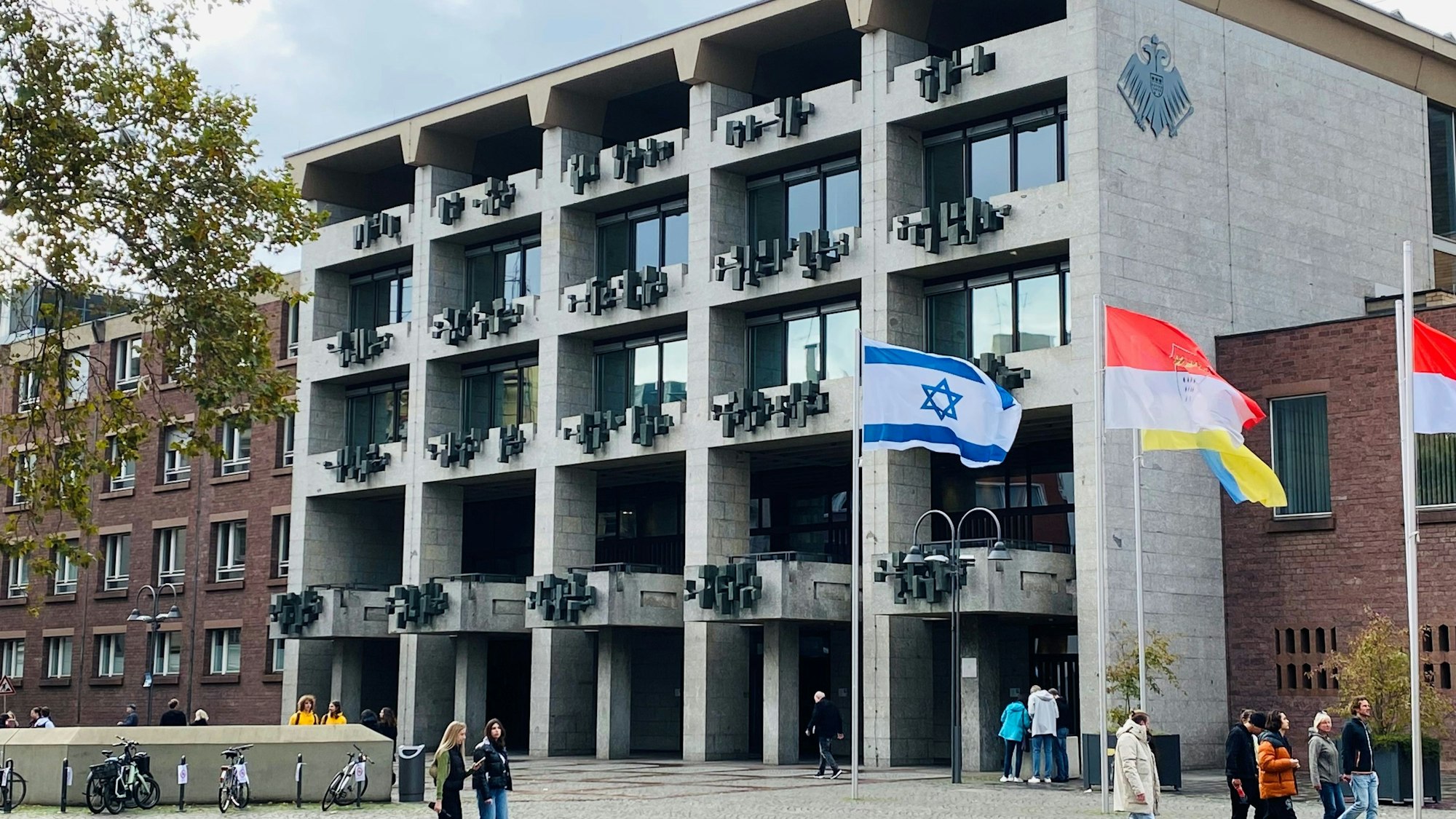 Das Kölner Rathaus und die 20 Balkone