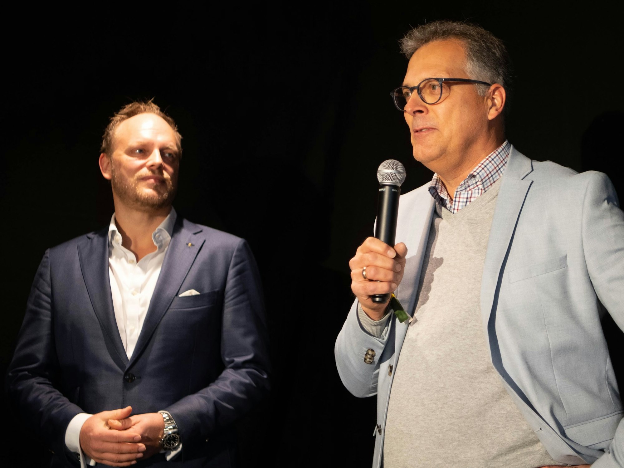 Zülpichs Bürgermeister Ulf Hürtgen (r.) und McDonald's-Filialleiter Christoph Mürtz.