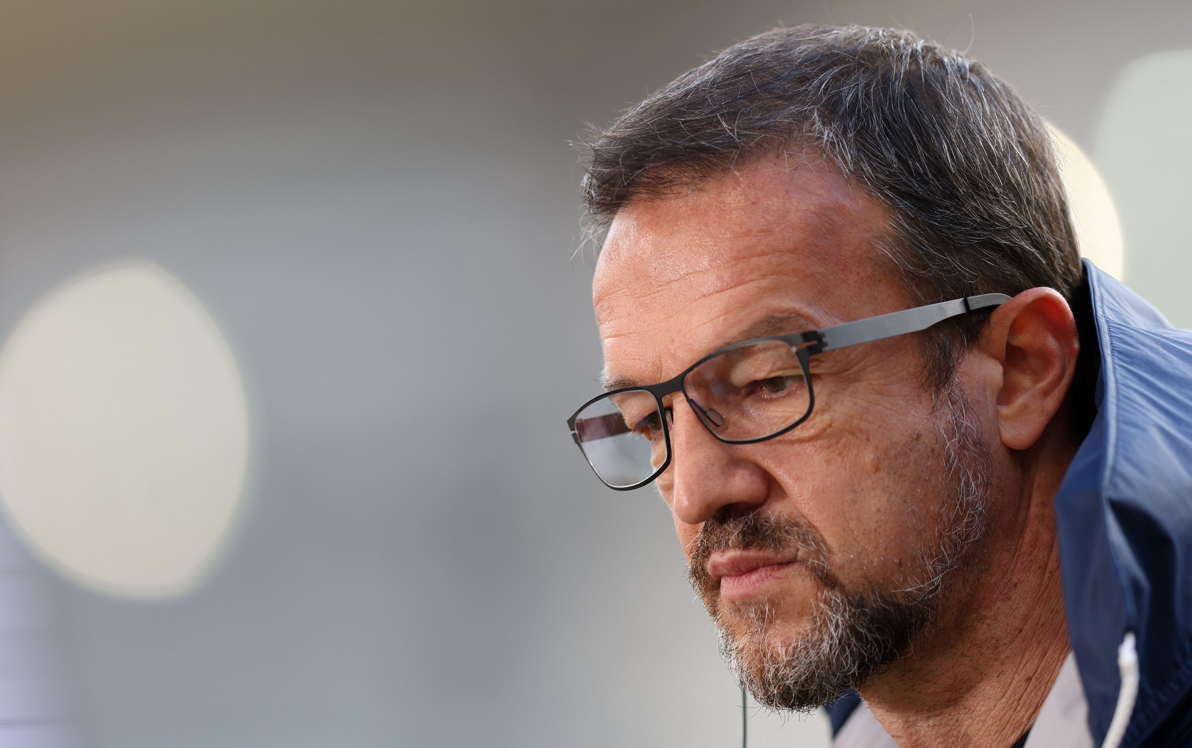 Fredi Bobic vor dem Spiel von Hertha BSC beim Interview.