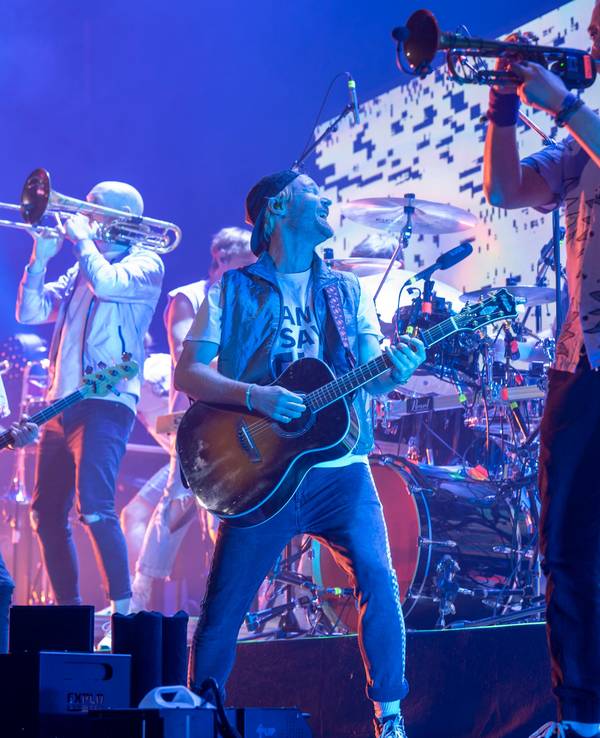 Querbeat spielen als Vorband von Materia. Konzert in der Lanxess-Arena.