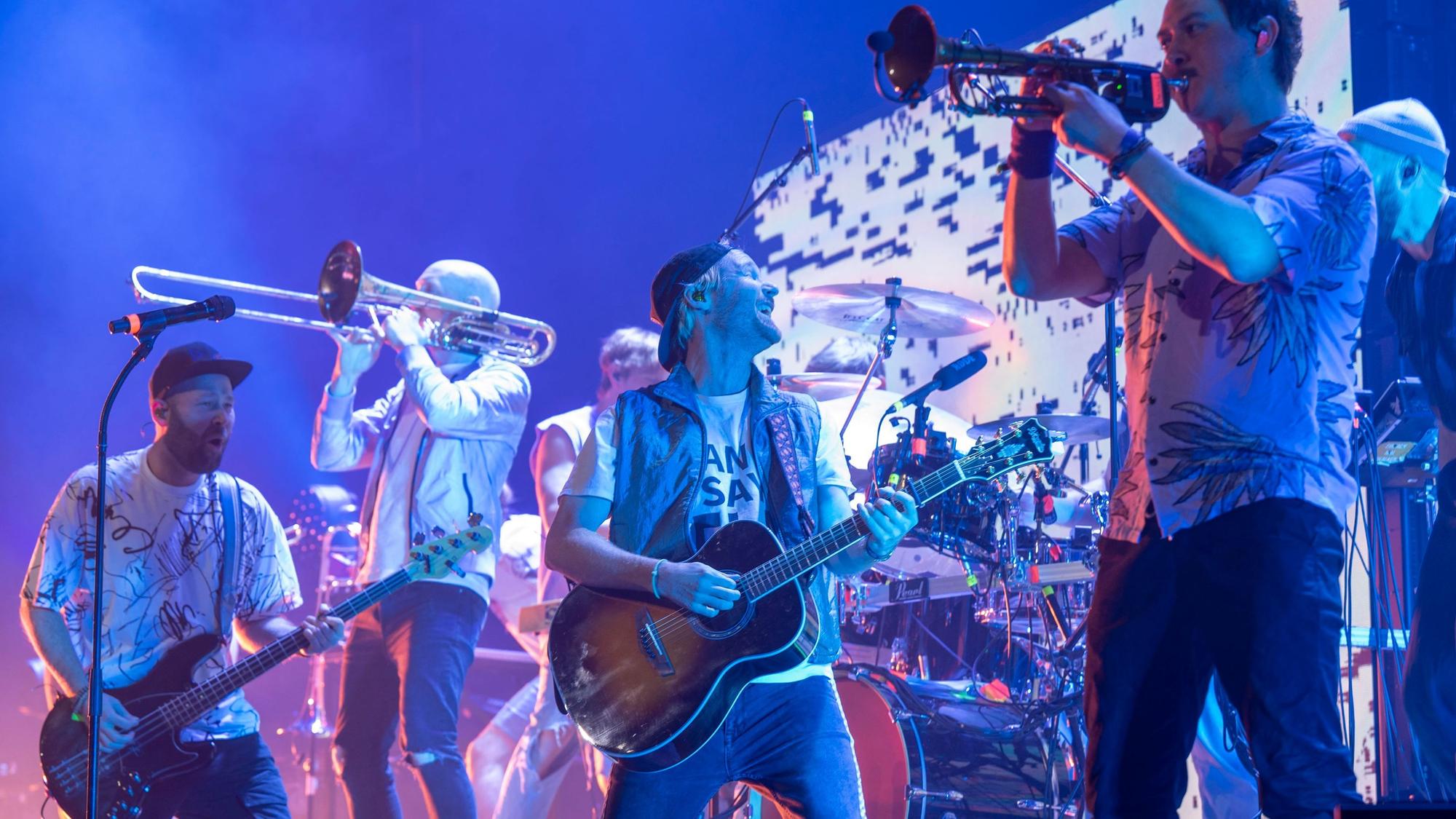 Querbeat spielen als Vorband von Materia. Konzert in der Lanxess-Arena.