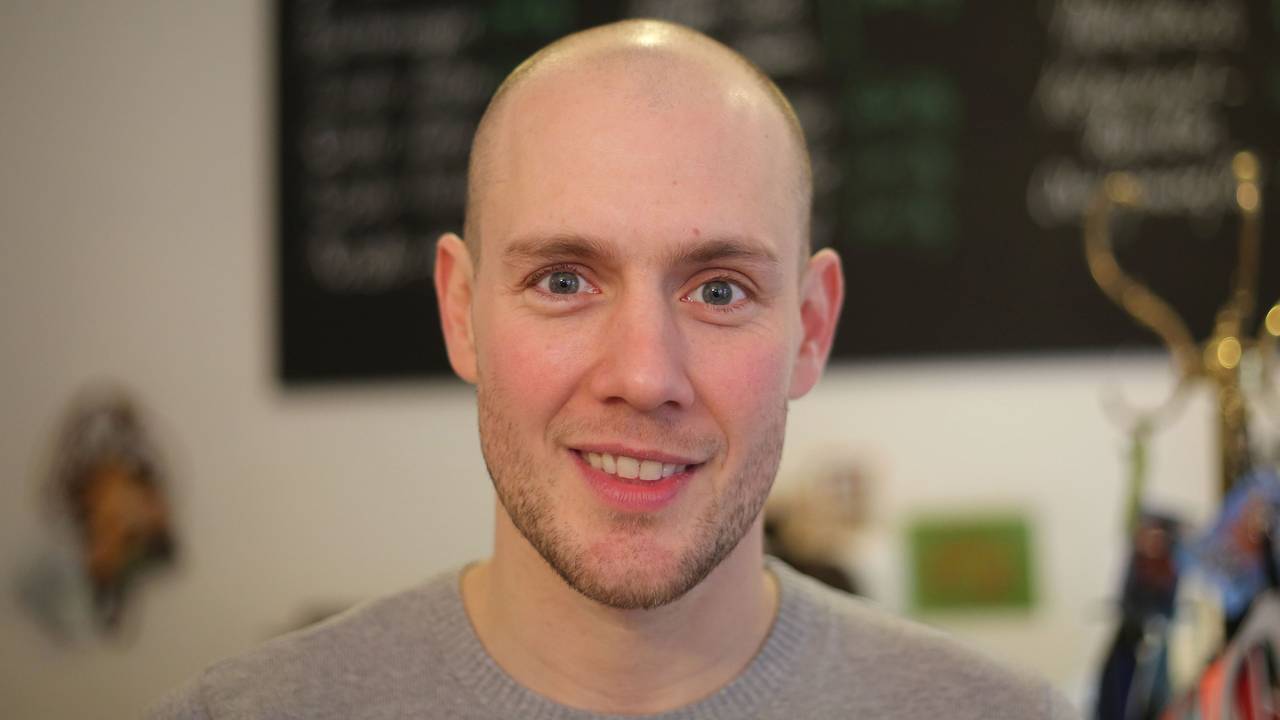 Der Sänger, Schauspieler und Besitzer eines Ladens für Hundefutter, Oli P. (Oliver Petszokat) spricht am 19.02.2016 in Köln (Nordrhein-Westfalen) über seine neue Single „Wie früher“.