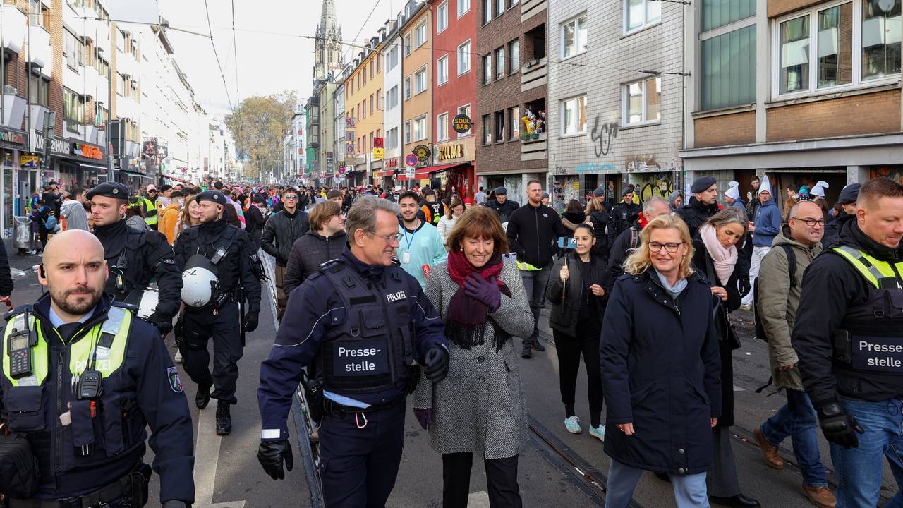 OB Henriette Reker auf der Zülpicher Straße.