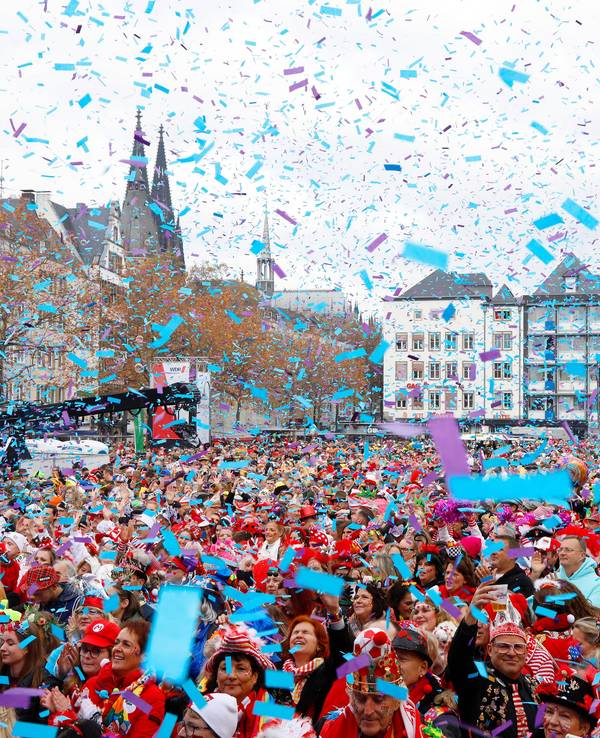 Der Auftakt zur Karnevalssession auf dem Heumarkt.