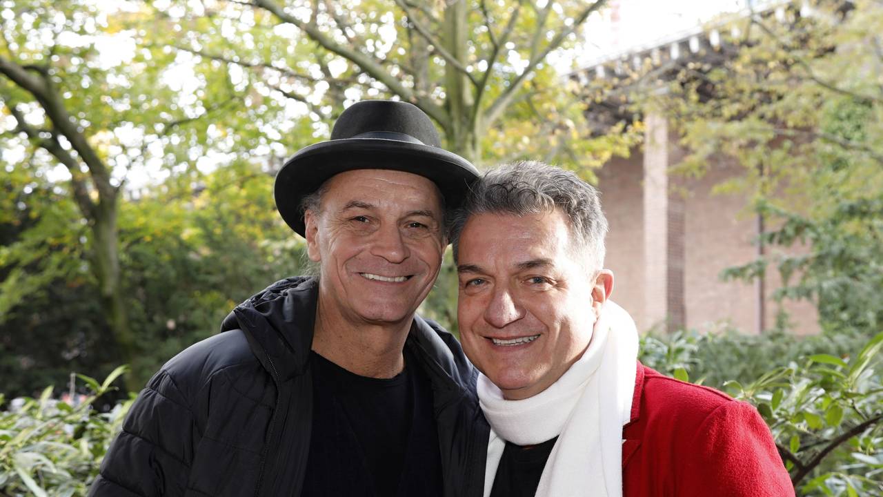 Peter Brings mit Linus im Tanzbrunnen.