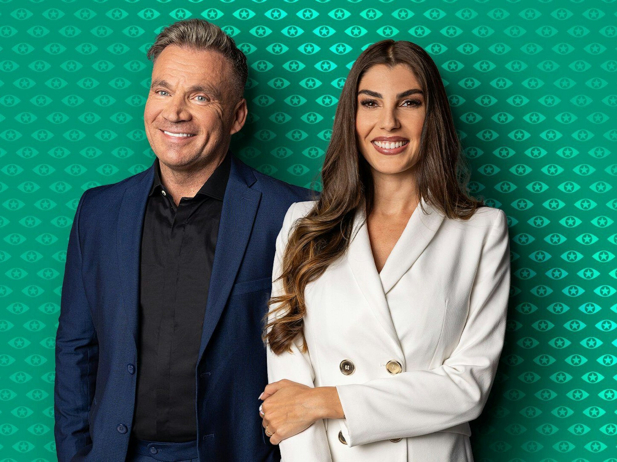 Peter Klein, Stiefvater von Reality-Star Daniela Katzenberger, und Reality-Star Yeliz Koc standen als erste Bewohner fest. Nun füllt sich die Promi-WG weiter.