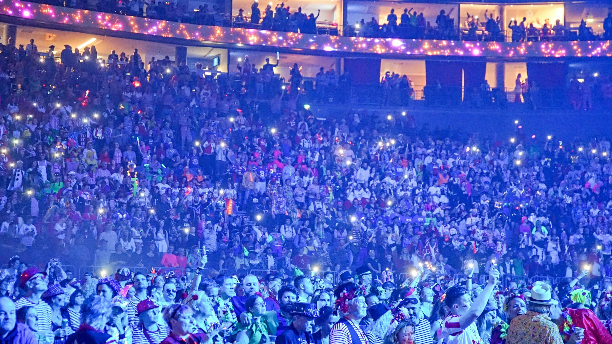 Die Lanxess-Arena beim Karnevalsstart.