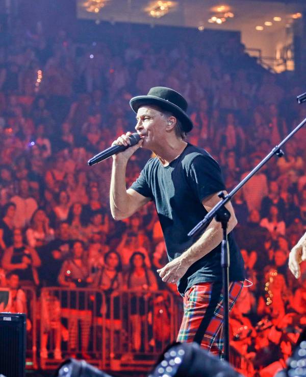 Peter und Stephan Brings beim Auftritt in der Lanxess-Arena.