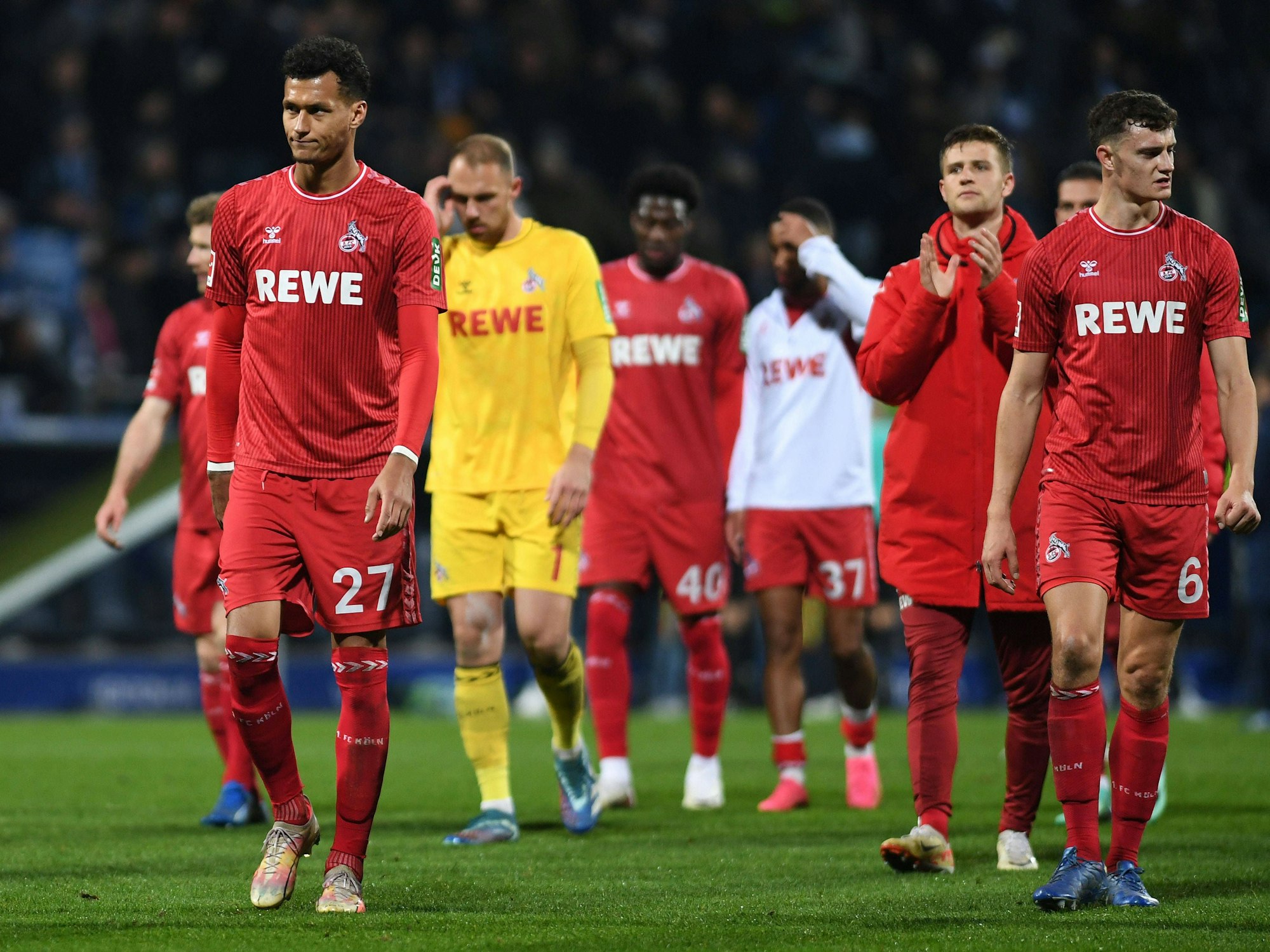 Enttäuschung beim 1. FC Köln nach dem 1:1 in Bochum.