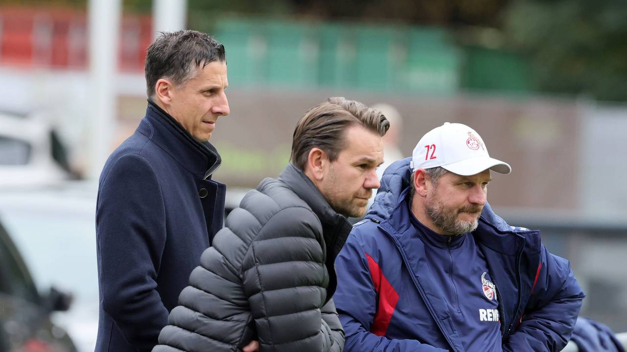 Christian Keller (li.) und Thomas Kessler und Ex-Trainer Steffen Baumgart (re.) im FC-Training am 30. Oktober 2023.