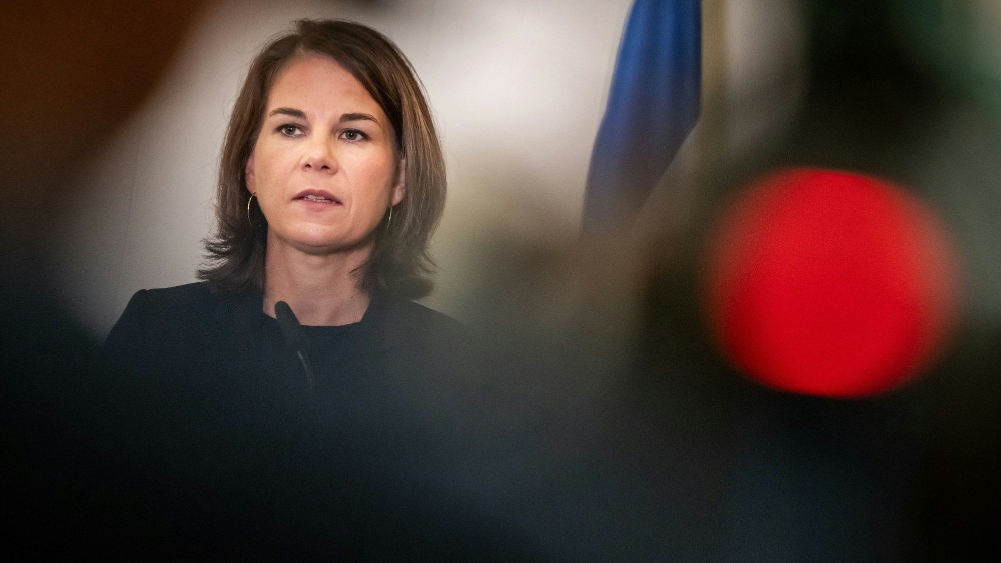 Außenministerin Annalena Baerbock (Bündnis90/Die Grünen) nimmt an einem Pressestatement am 11. November in Israel teil. Baerbock äußerte sich düster zur Lage im Nahen Osten.