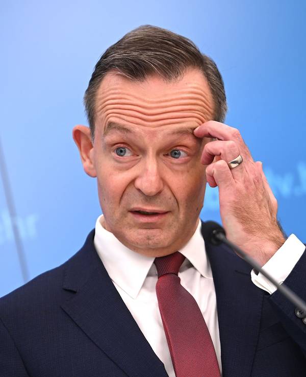 Volker Wissing (FDP), Bundesverkehrsminister, spricht bei einer Pressekonferenz zur weiteren Finanzierung des Deutschlandtickets.