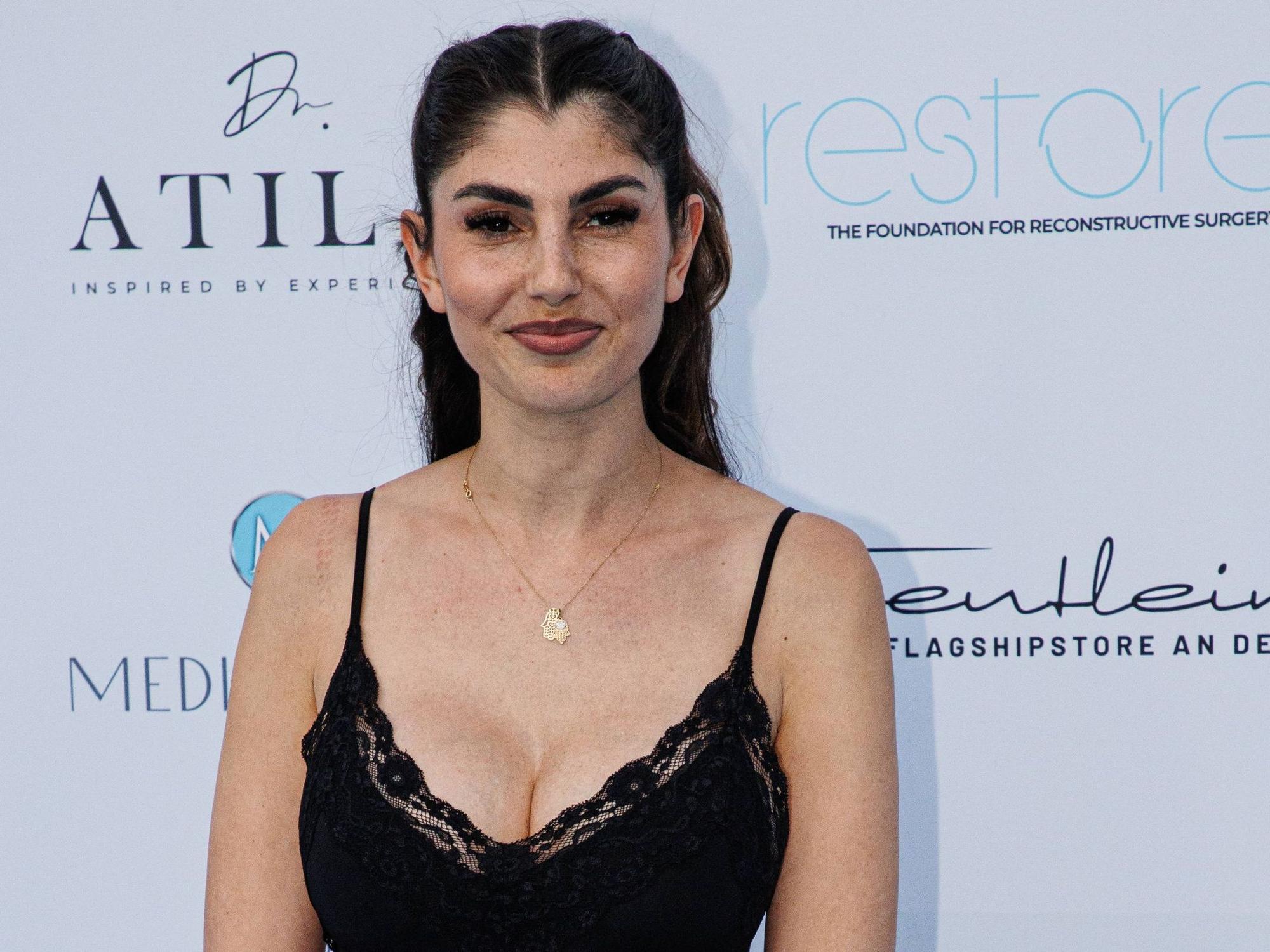 Yeliz Koc beim Grand Opening und Charity Event im Medical Inn in Düsseldorf .