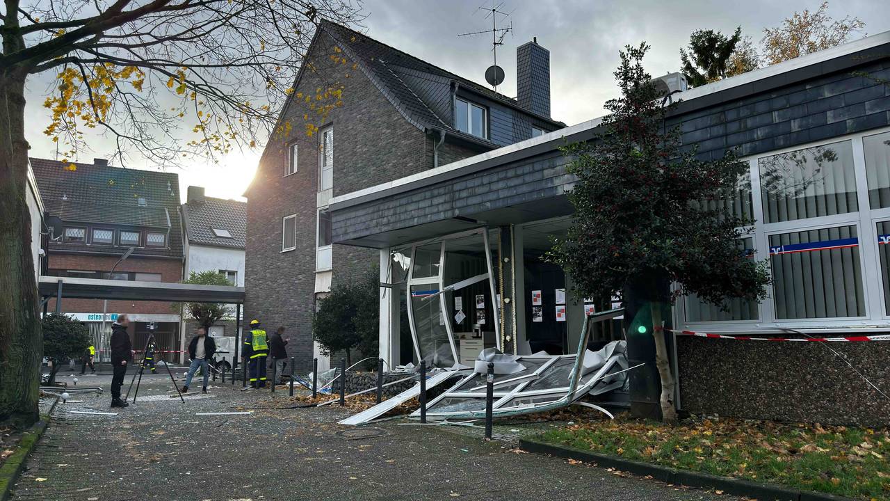Die Volksbank-Filiale in Worringen wurde bei der Explosion zerstört.