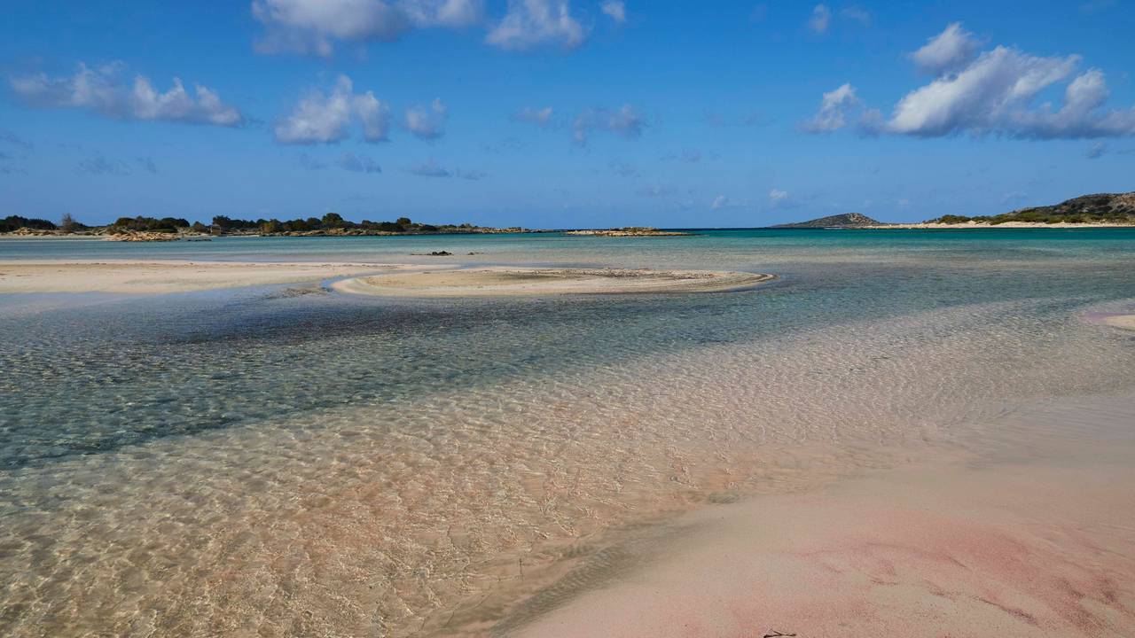 Seichtes Wasser der Lagune, menschenleer, blauer Himmel mit weißen Wolken, Meer türkisfarben, Meer grün, Hügeliges Hinterland, Strand von Elafonissi, Südwest-Kreta, Insel Kreta, Griechische Inseln, Griechenland, Europa *** shallow Water the Lagoon, deserted, Blue Sky with white Clouds, Sea turquoise, Sea green, Hilly Backland, Beach from Elafonisi, Southwest Crete, Island Crete, Greek islands, Greece, Europe Copyright: imageBROKER/RalfxAdler ibxraa08476549.jpg Bitte beachten Sie die gesetzlichen Bestimmungen des deutschen Urheberrechtes hinsichtlich der Namensnennung des Fotografen im direkten Umfeld der Veröffentlichung!