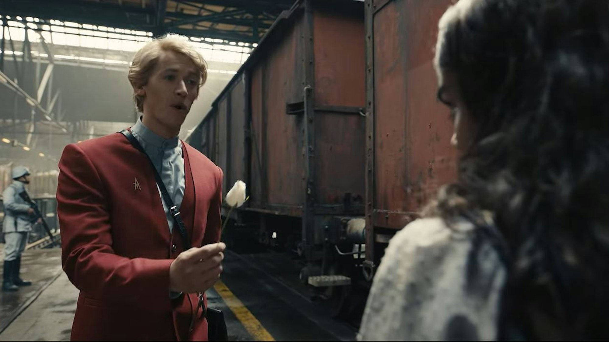 Tom Blyth als Coriolanus Snow und Rachel Zegler als Lucy Gray Baird in einer Szene des Films ´Die Tribute von Panem - The Ballad Of Songbirds & Snakes".