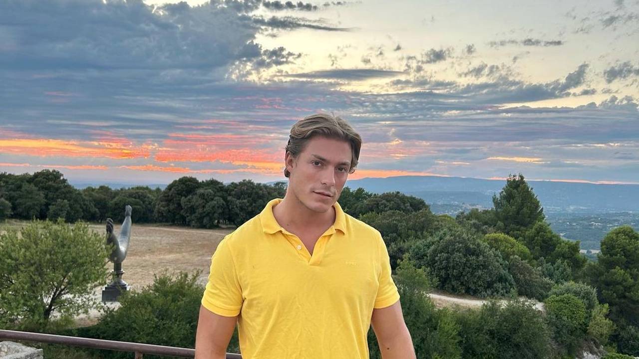 Henrik Stoltenberg im gelben Poloshirt.