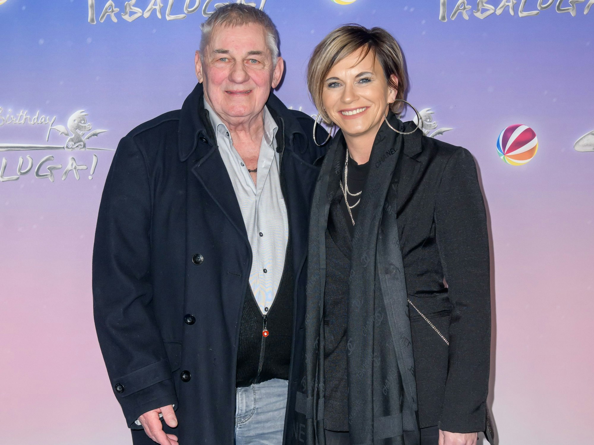 Schauspieler Heinz Hoenig und seine Frau Annika Kärsten-Hoenig kommen zu der Premiere der Sat.1 Sendung „Happy Birthday Tabaluga!“ im Zoo Palast.
