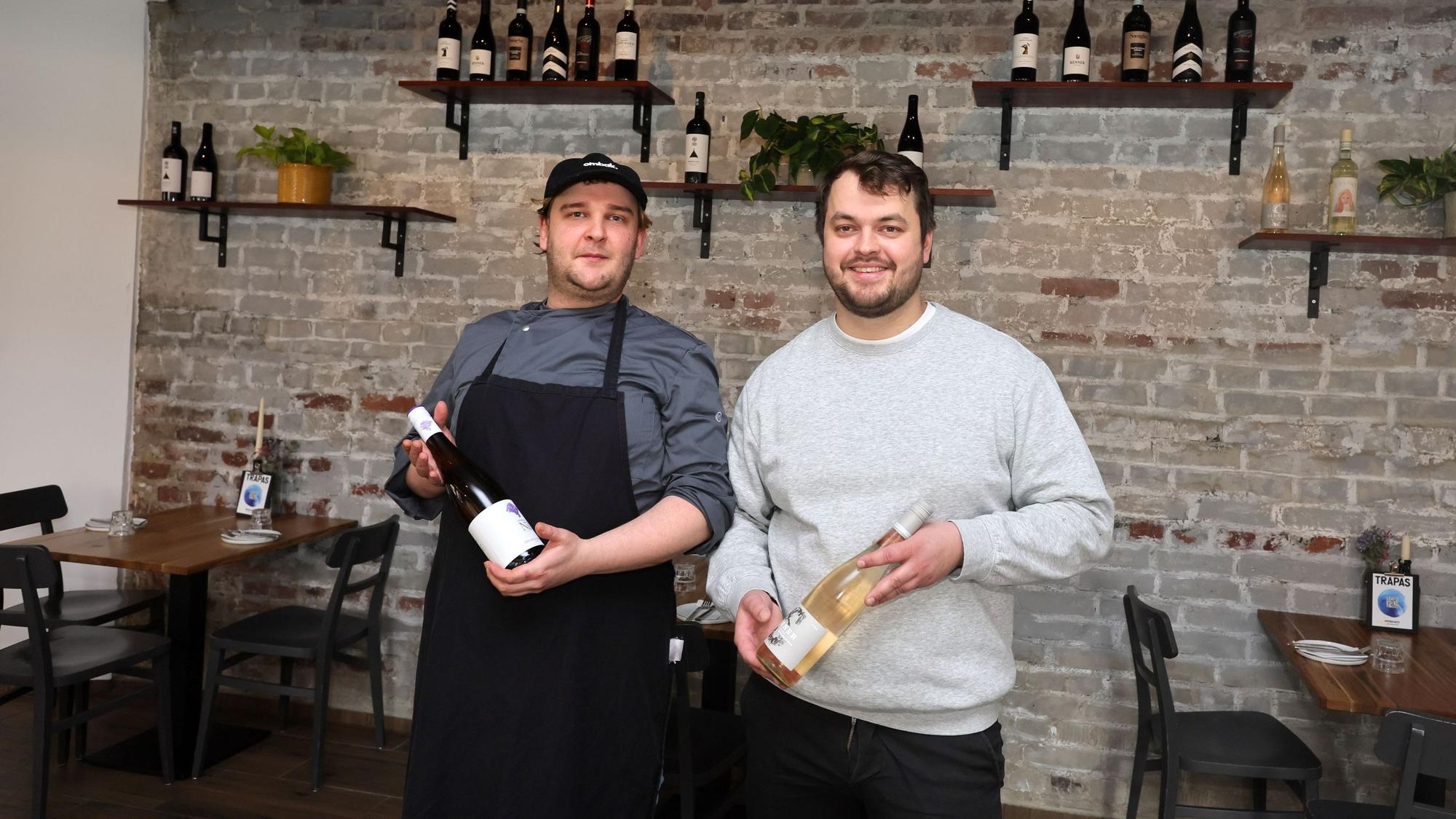 Treffen mit Benedikt Lammers (rechts) und Marius Tomg im neuen Laden.