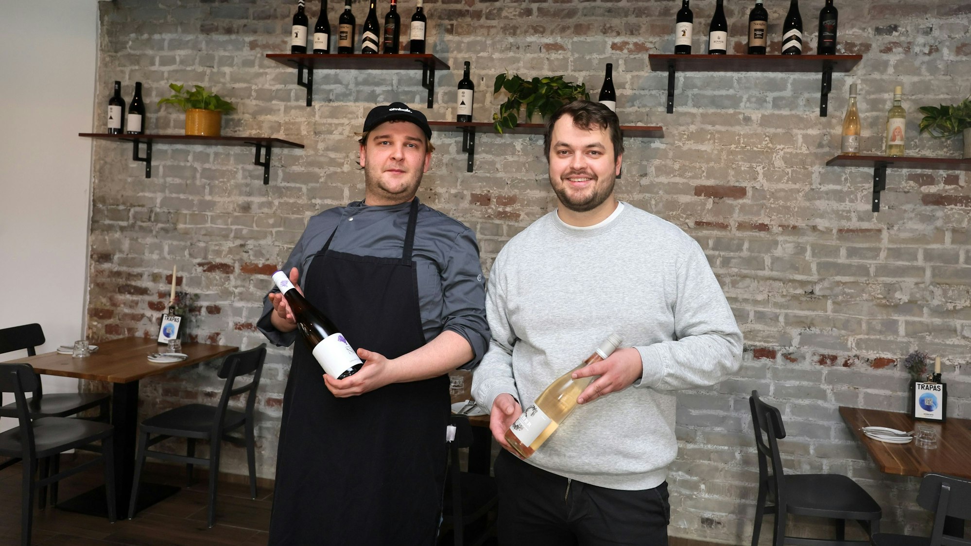 Treffen mit Benedikt Lammers (rechts) und Marius Tomg im neuen Laden.