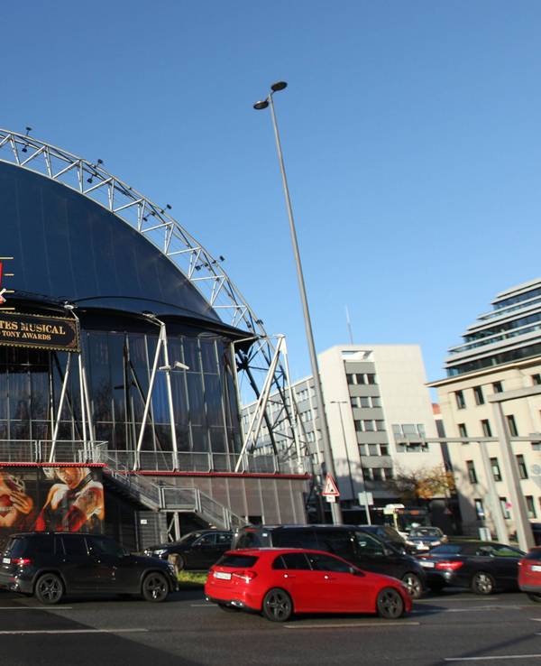 Der Musical Dome am Rheinufer in Köln.