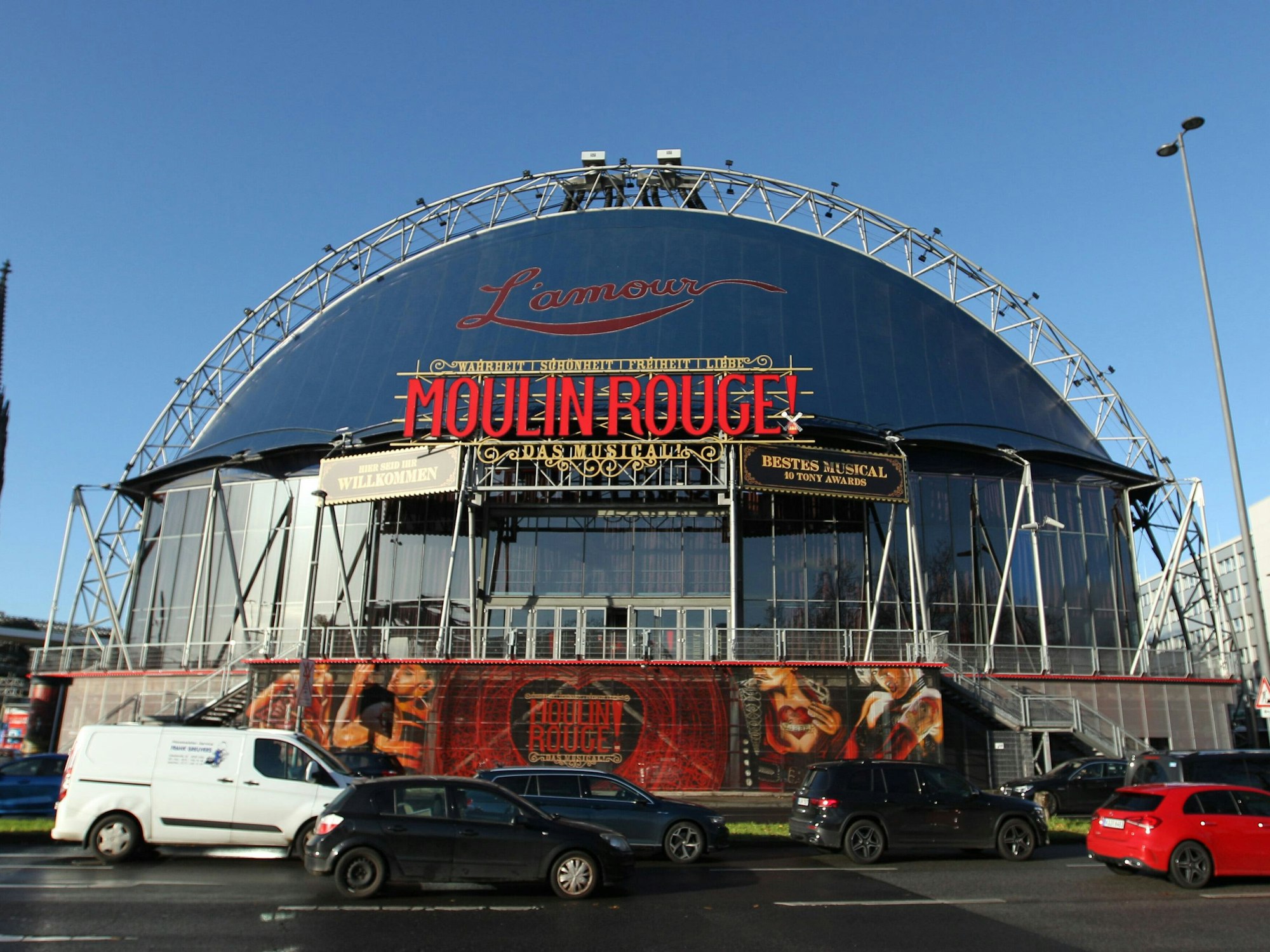 Der Musical Dome am Rheinufer in Köln.