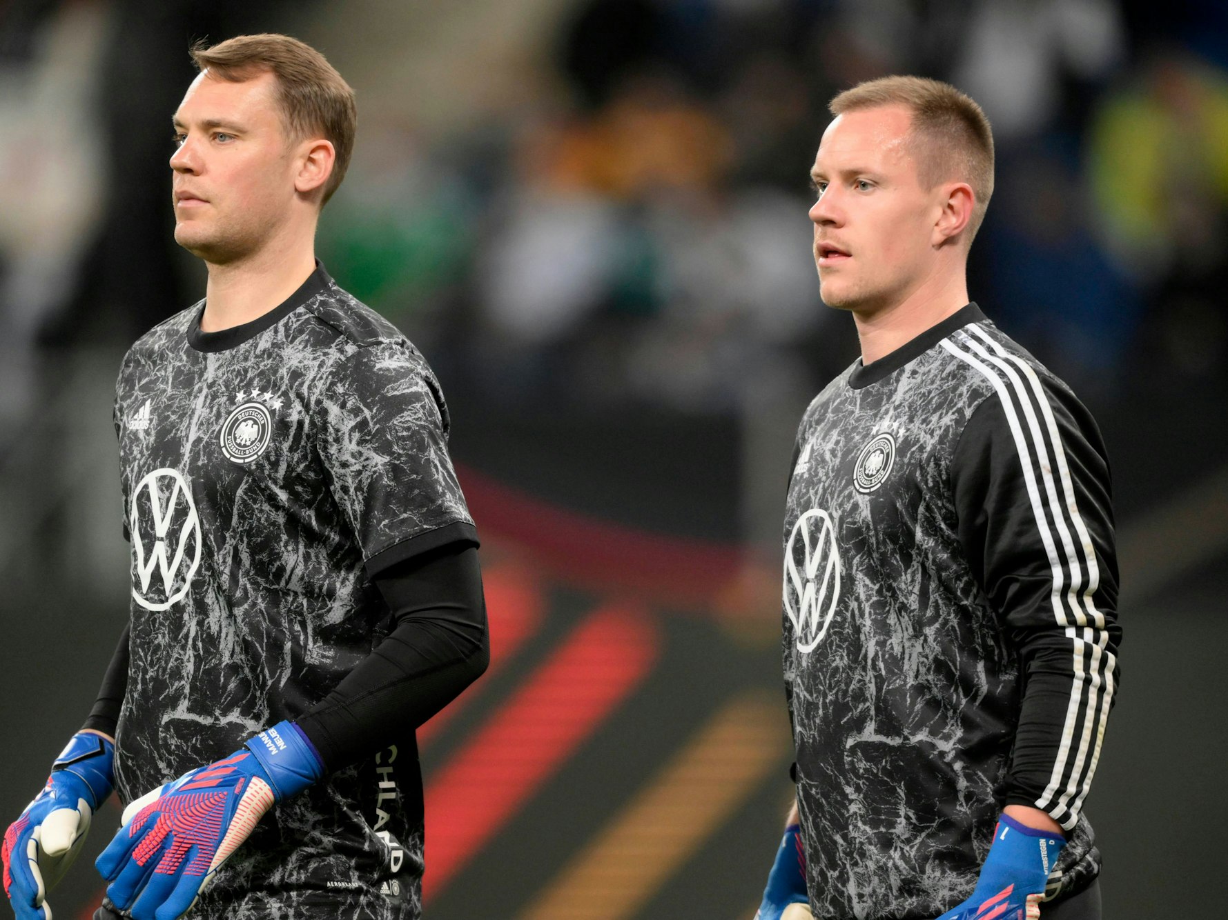 Manuel Neuer und Marc-Andre ter Stegen beim Aufwärmen.