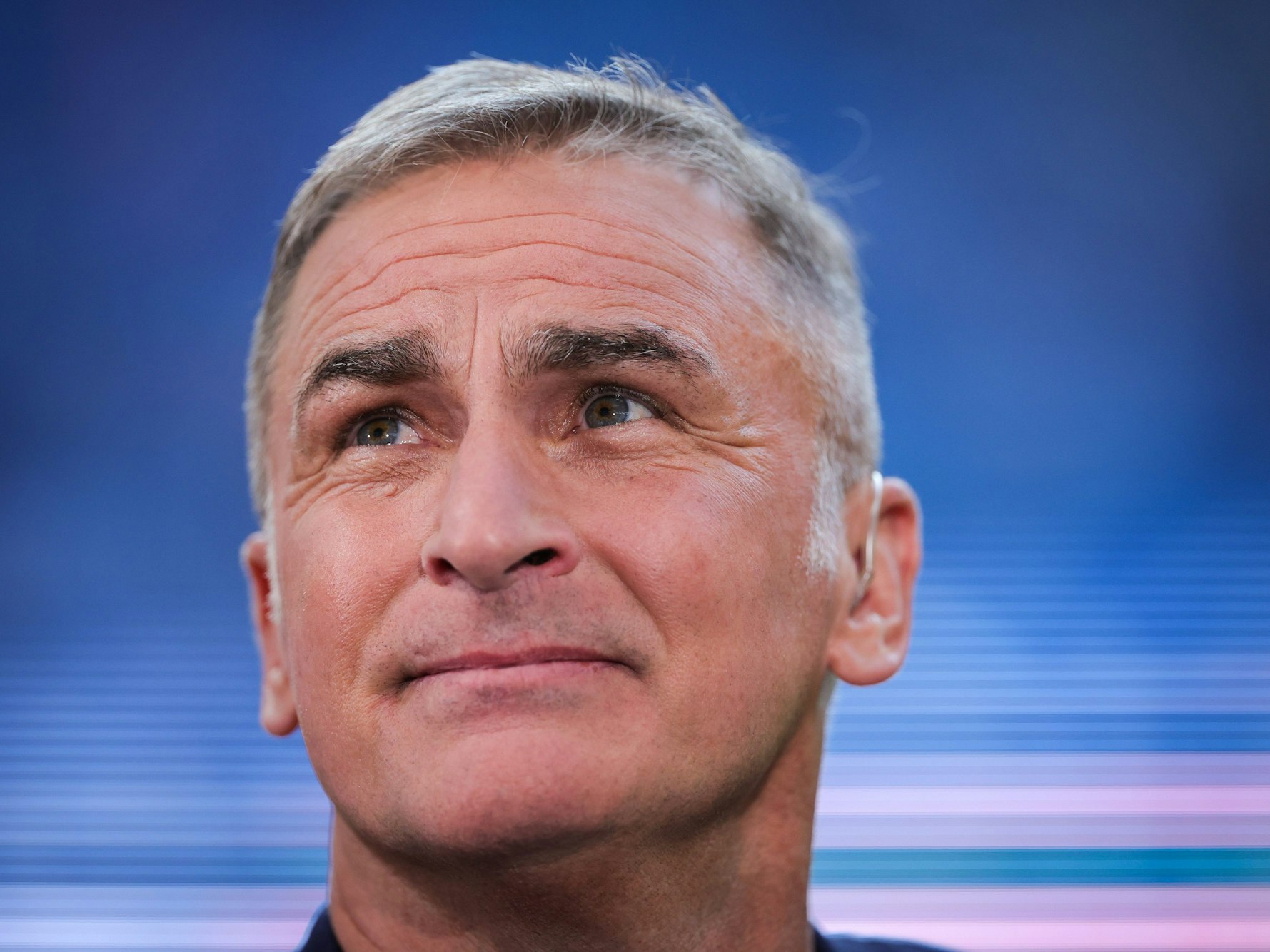Stefan Kuntz als Experte im Stadion.