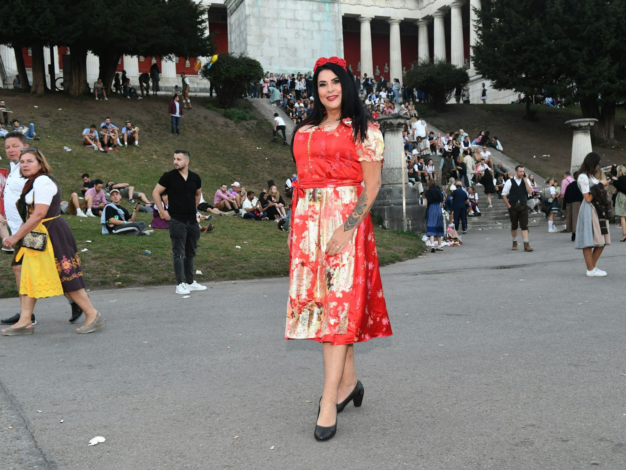 Die Reality-TV-Teilnehmerin Iris Klein besucht das Oktoberfest.