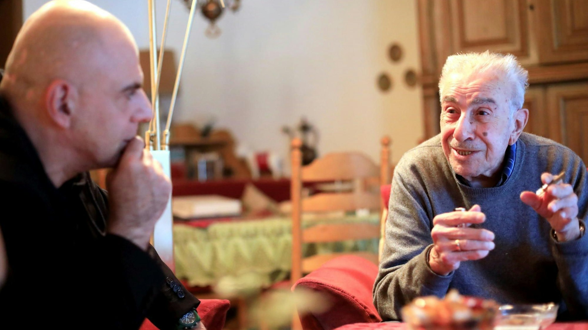 Coskun Tas (r.) im Gespräch mit EXPRESS-Redakteur Ayhan Demirci. Das Foto entstand am 31. Oktober 2018.